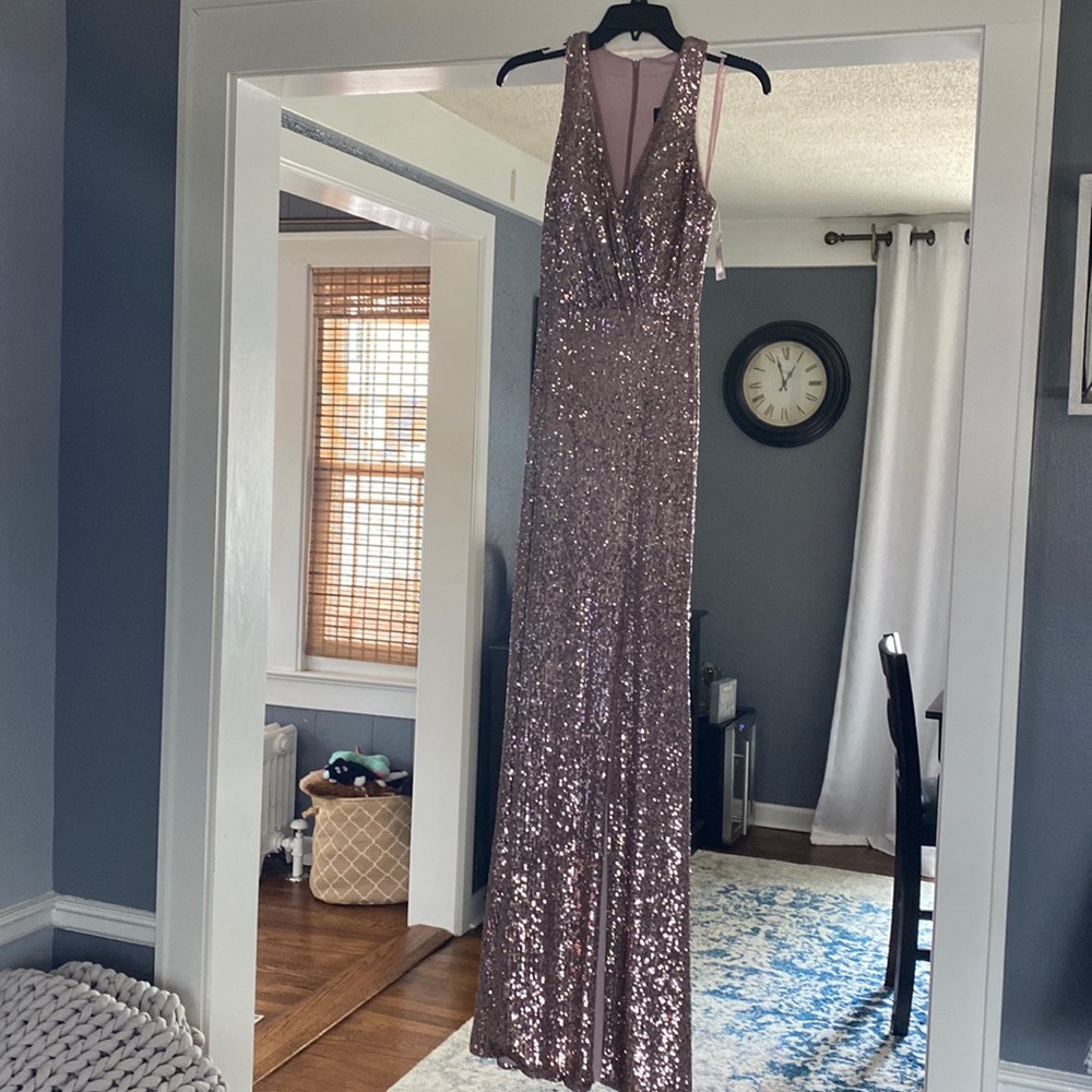 NWT Xscape Long Sequin Gown in Mauve